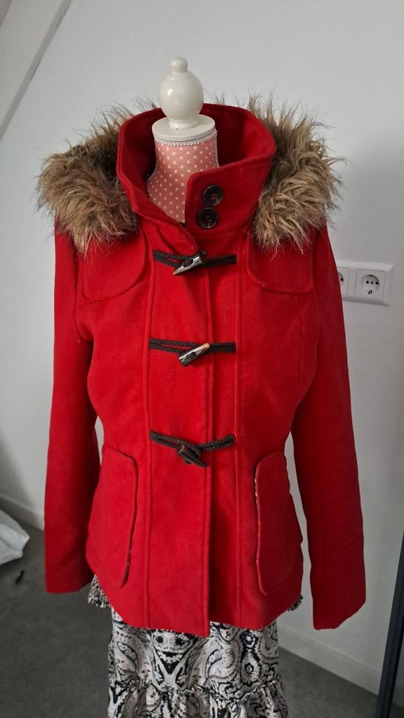 Rode Stradivarius jas met houtje-touwtje sluiting - Maat M, Maat 38/40 (M), Ophalen of Verzenden, Zo goed als nieuw, Stradivarius