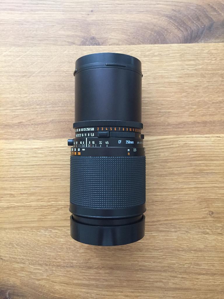 Hasselblad Carl Zeiss Sonnar CF 5.6 250mm, Ophalen of Verzenden, Zo goed als nieuw, Telelens
