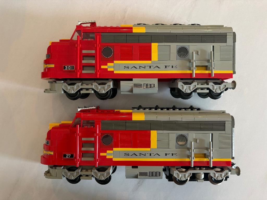 LEGO Santa Fé Super Chief - 2 locs + 5 wagons COMPLEET, Kinderen en Baby's, Speelgoed | Duplo en Lego, Ophalen of Verzenden, Gebruikt