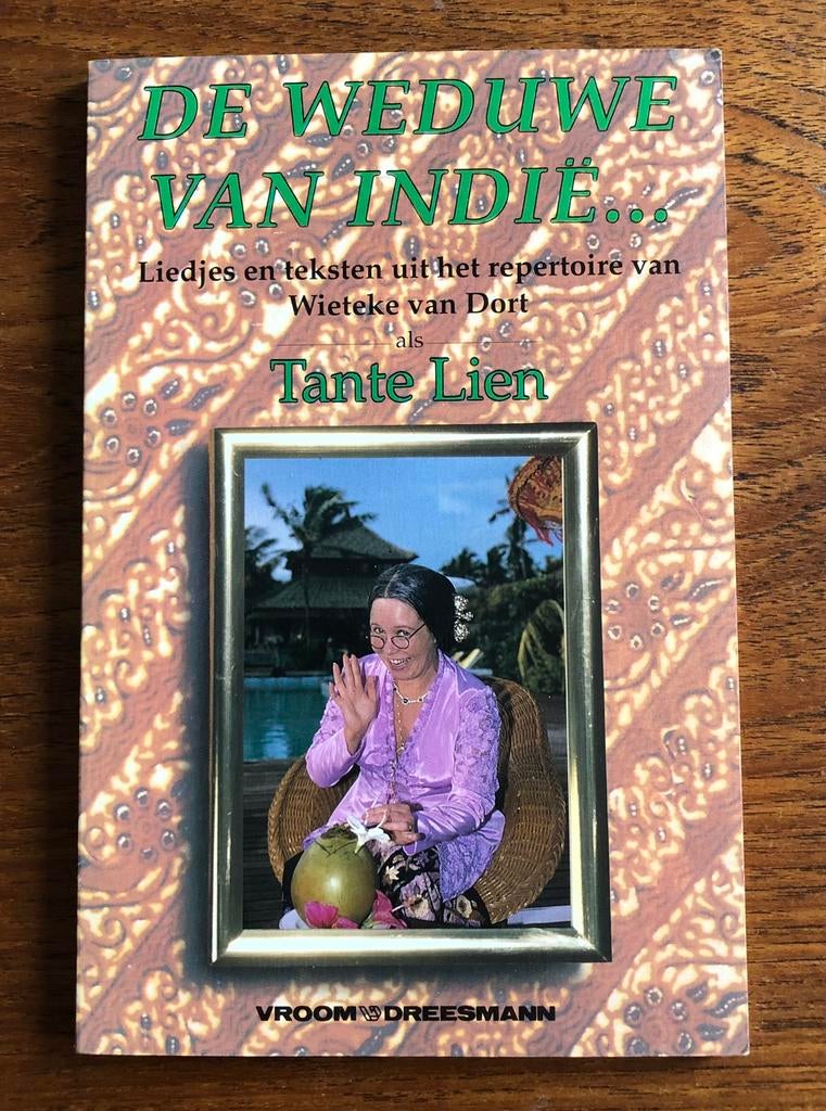 De Weduwe van Indië (Wieteke van Dort als Tante Lien), Boeken, Ophalen of Verzenden, 20e eeuw of later, Zo goed als nieuw