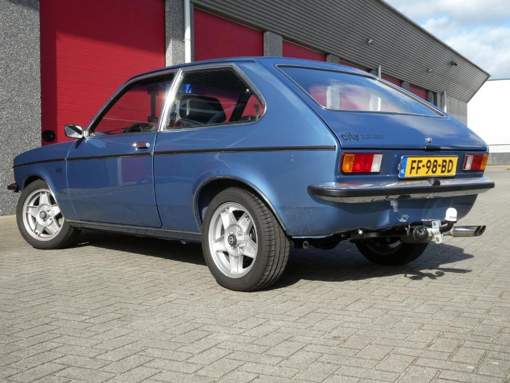 Kadett City 22E berlina SR TOPRESTAURATIE, Auto's, Zwart, Blauw, Bedrijf, 115 pk