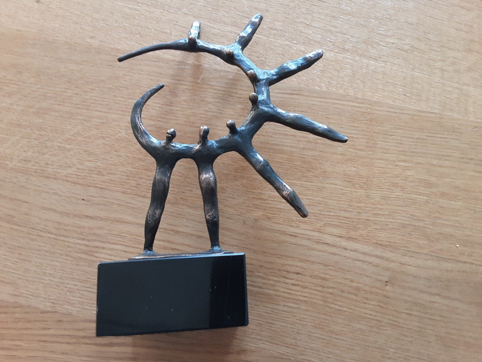 Bronzen beeldje op sokkel - Abstracte kunst, Handgemaakt, Minder dan 20 cm, Ophalen of Verzenden, Brons