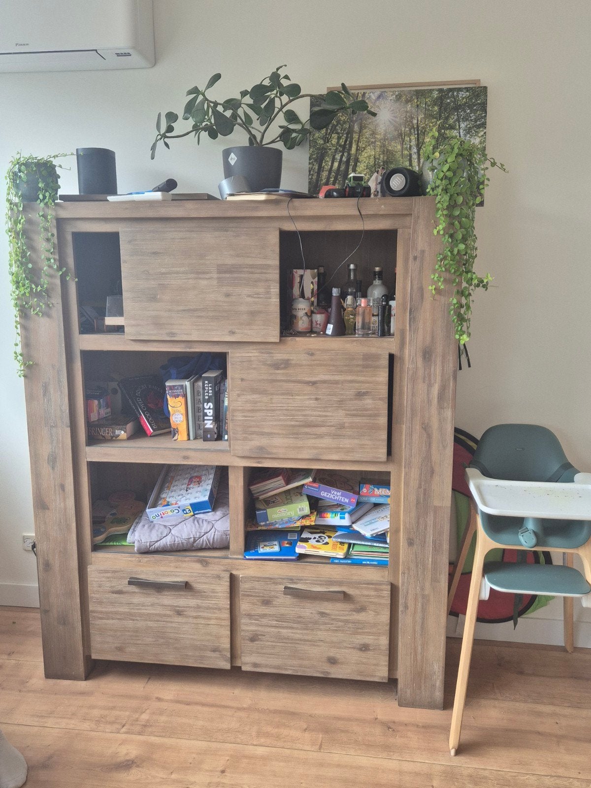Robuuste houten kast met schuifdeuren en lades, Ophalen, 150 tot 200 cm, 25 tot 50 cm, Overige houtsoorten