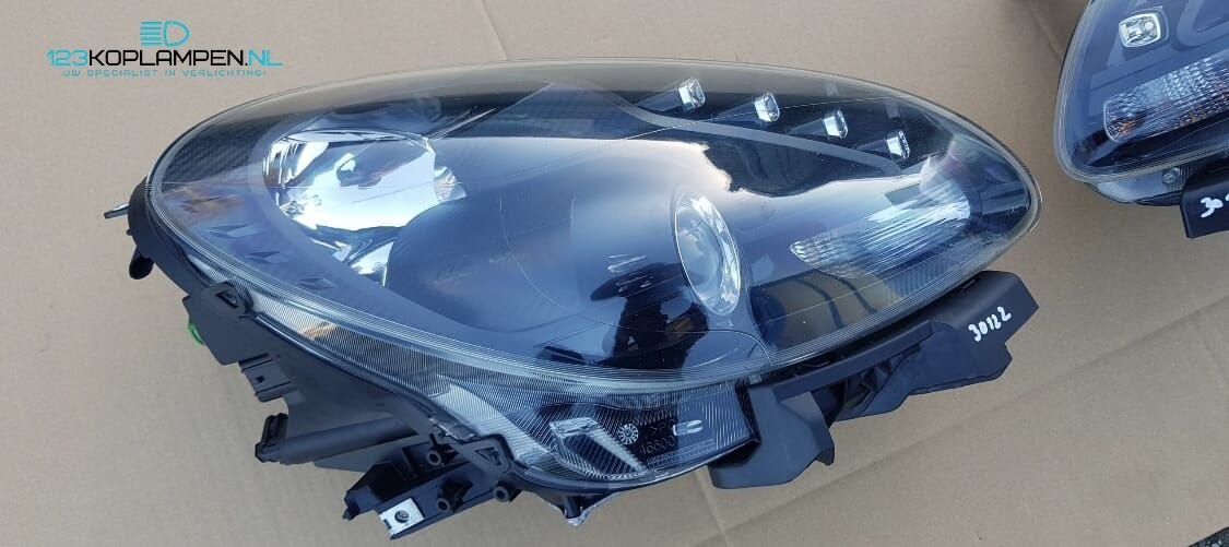 Alfa Romeo Giulietta Xenon LED Carbon koplamp koplampen link, Gebruikt, -, -, Ophalen of Verzenden
