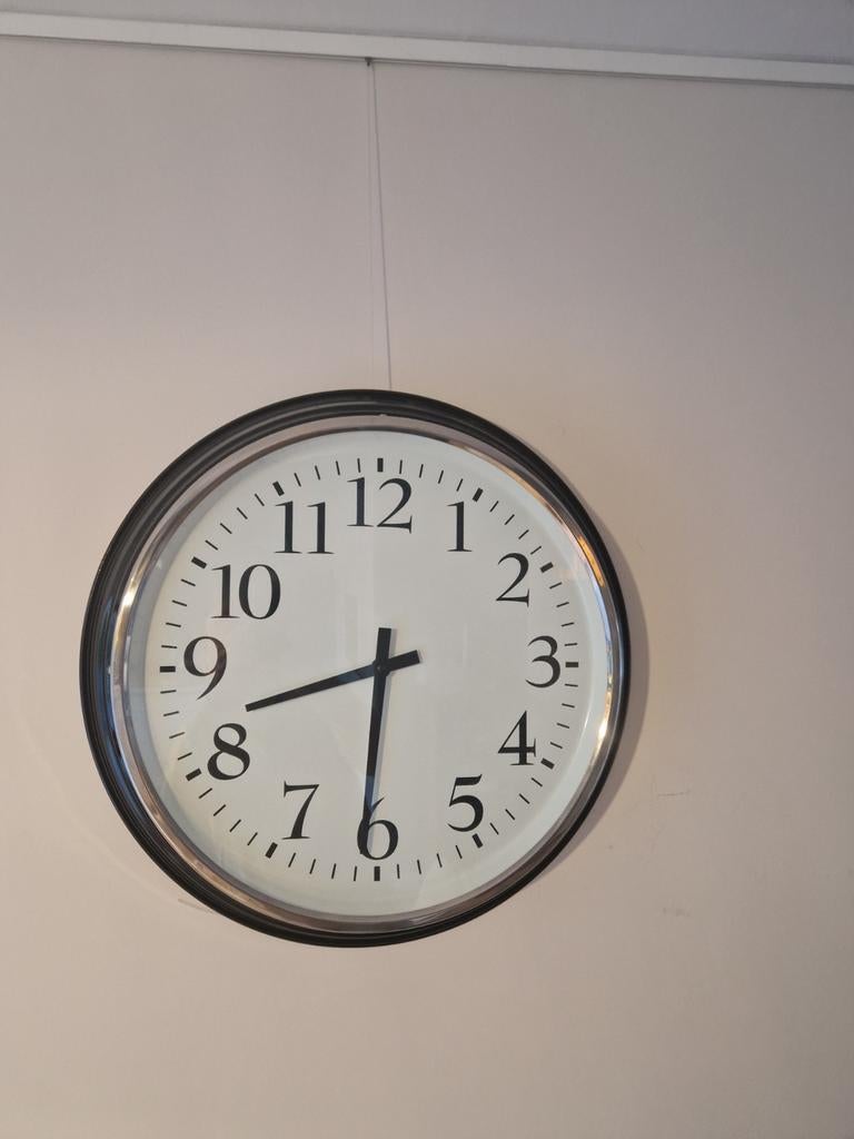 Ikea Wandklok stijlvol - Analoog, Zwart/Zilver, Ophalen, Zo goed als nieuw, Analoog, Wandklok