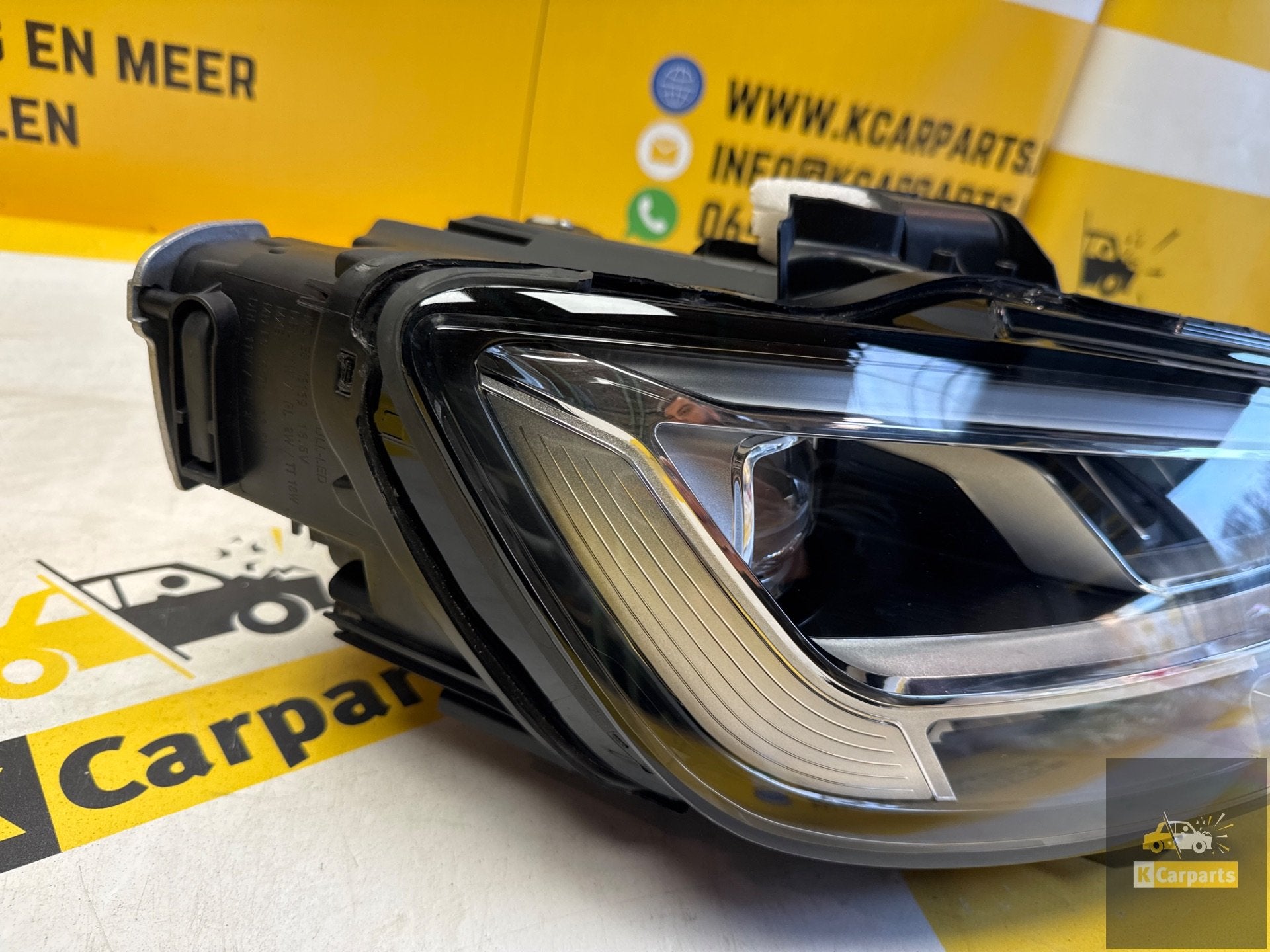 Koplamp Audi A3 8V Facelift Voll LED Matrix Rechts 8V0941036, Gebruikt, AUDI AG, Auto-Union-Strasse 1
85045  Ingolstadt, DE, Kundenbetreuung@audi.de