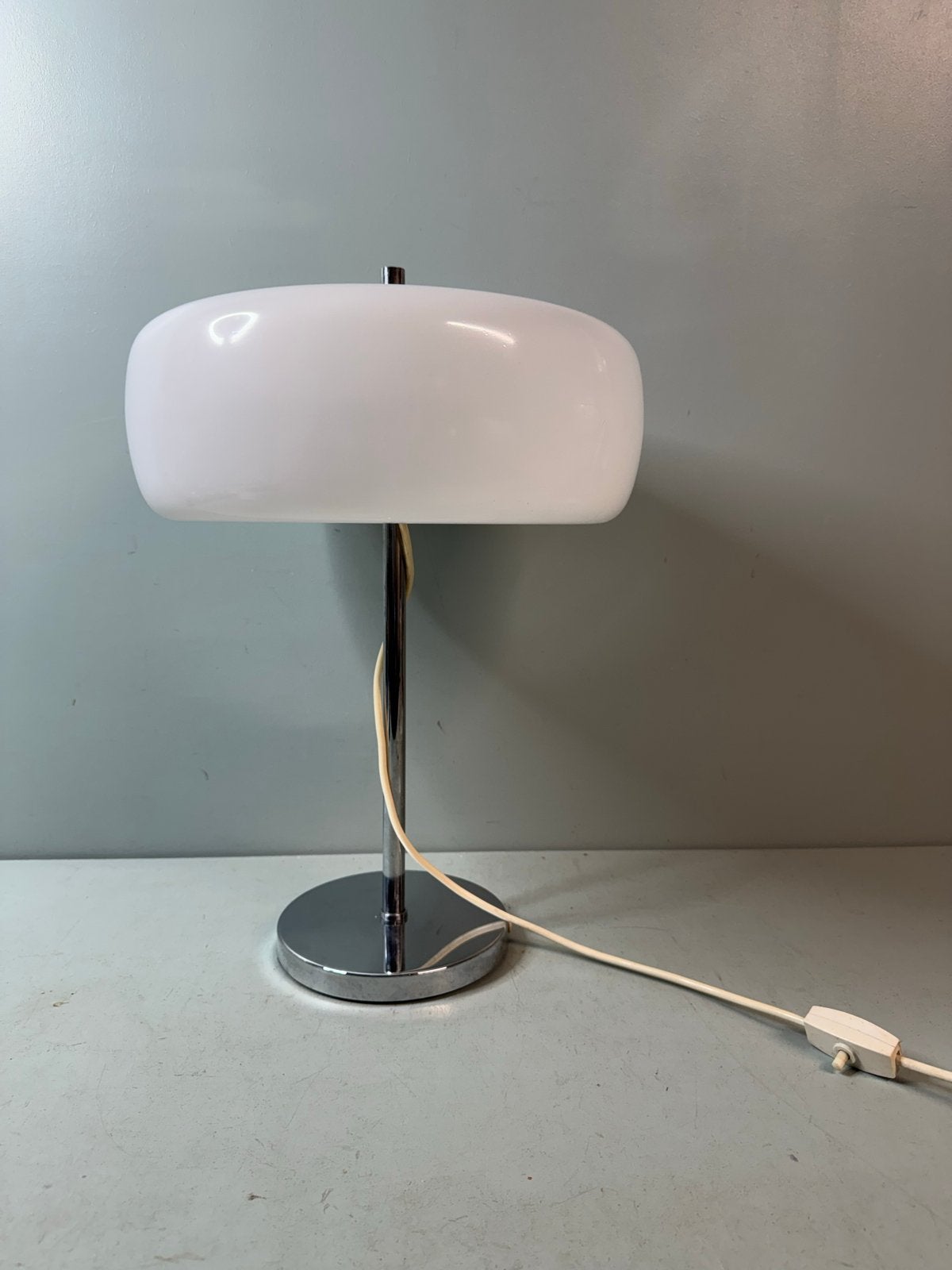 Vintage Hillebrand design lamp met plexiglas kap, Ophalen of Verzenden