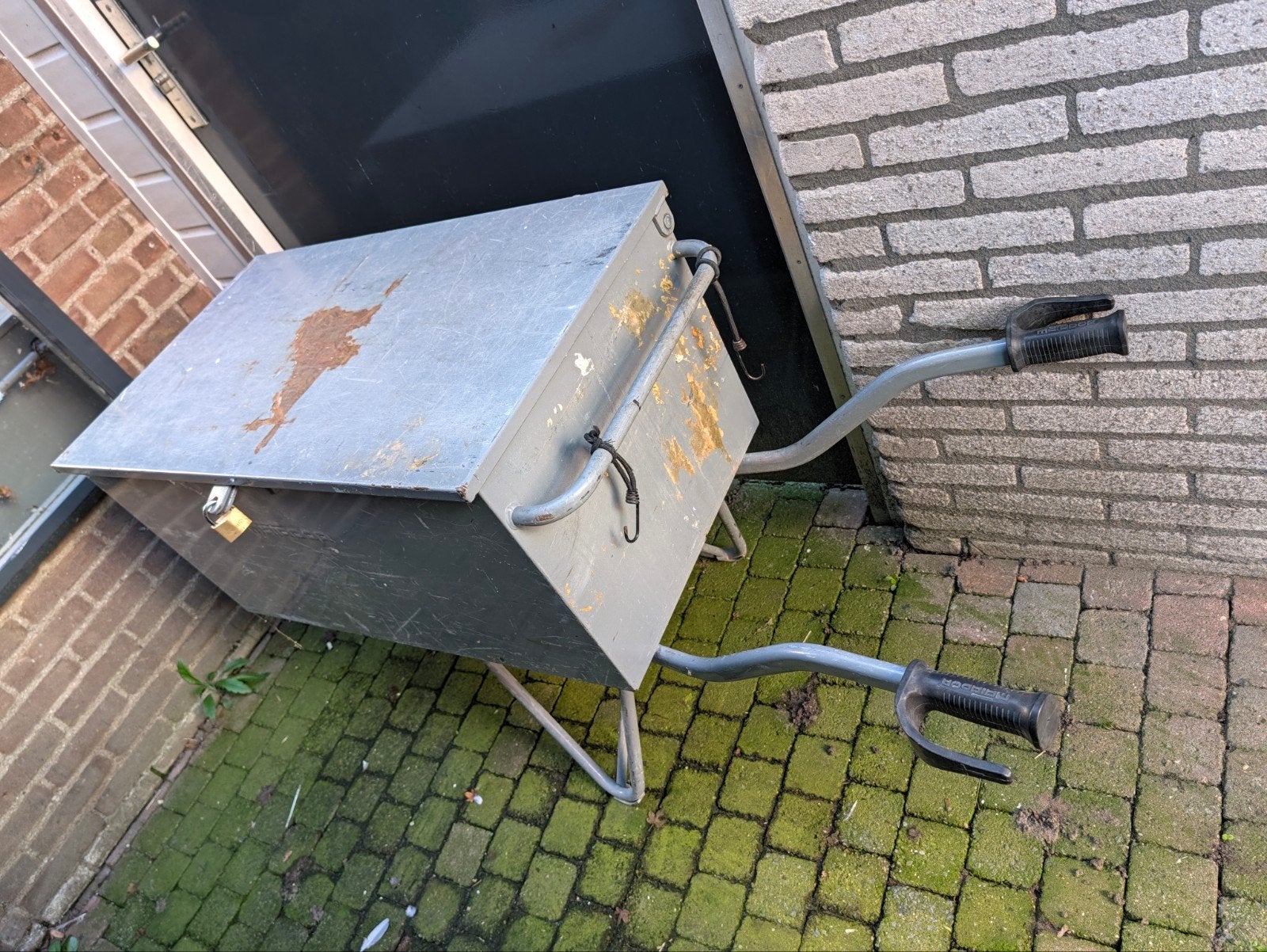 Bouwkruiwagen met slot - Robuust en veilig, Ophalen, Gebruikt, Handmatig, Tweewielig
