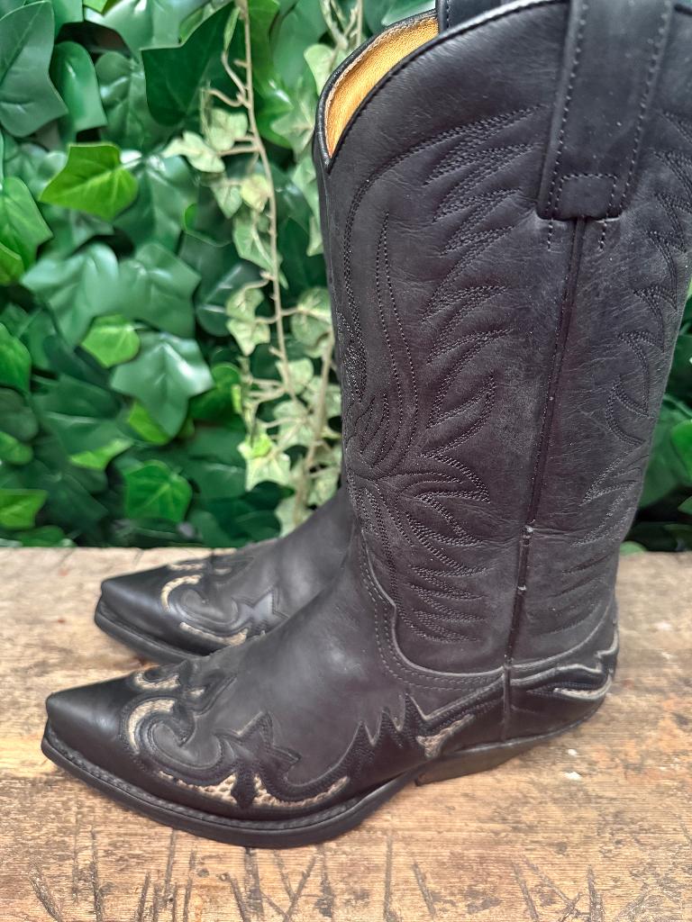 bijna Nieuwe prachtige laarzen van sendra maat 37, Zwart, Ophalen of Verzenden, Zo goed als nieuw, Sendra