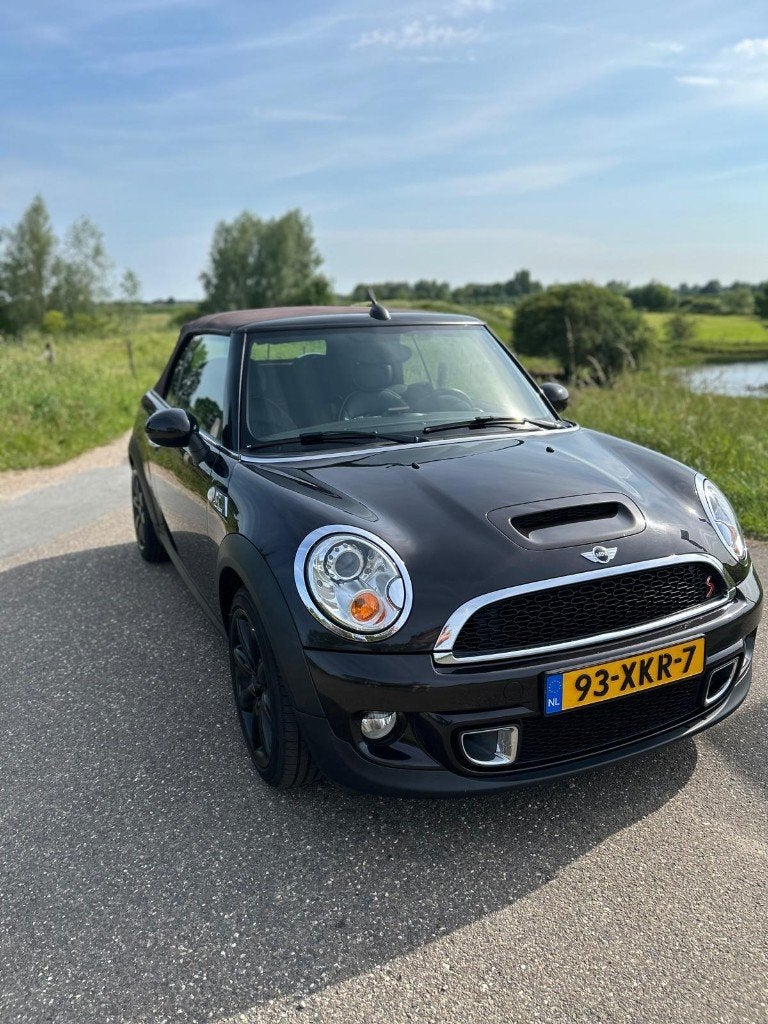 MINI Cooper S Cabrio Highgate - JCW Sportuitlaat, Voorwielaandrijving, Euro 5, Bluetooth, 4 cilinders