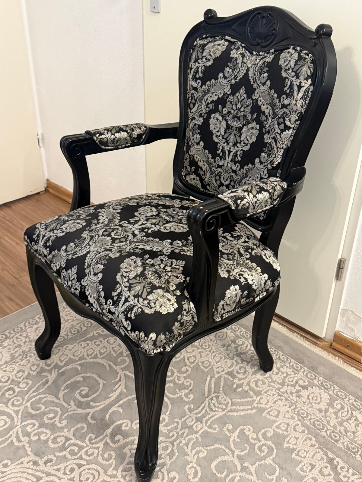 Antieke stoel met barok patroon - Zwart/zilver, Antiek en Kunst, Antiek | Meubels | Stoelen en Banken, Ophalen