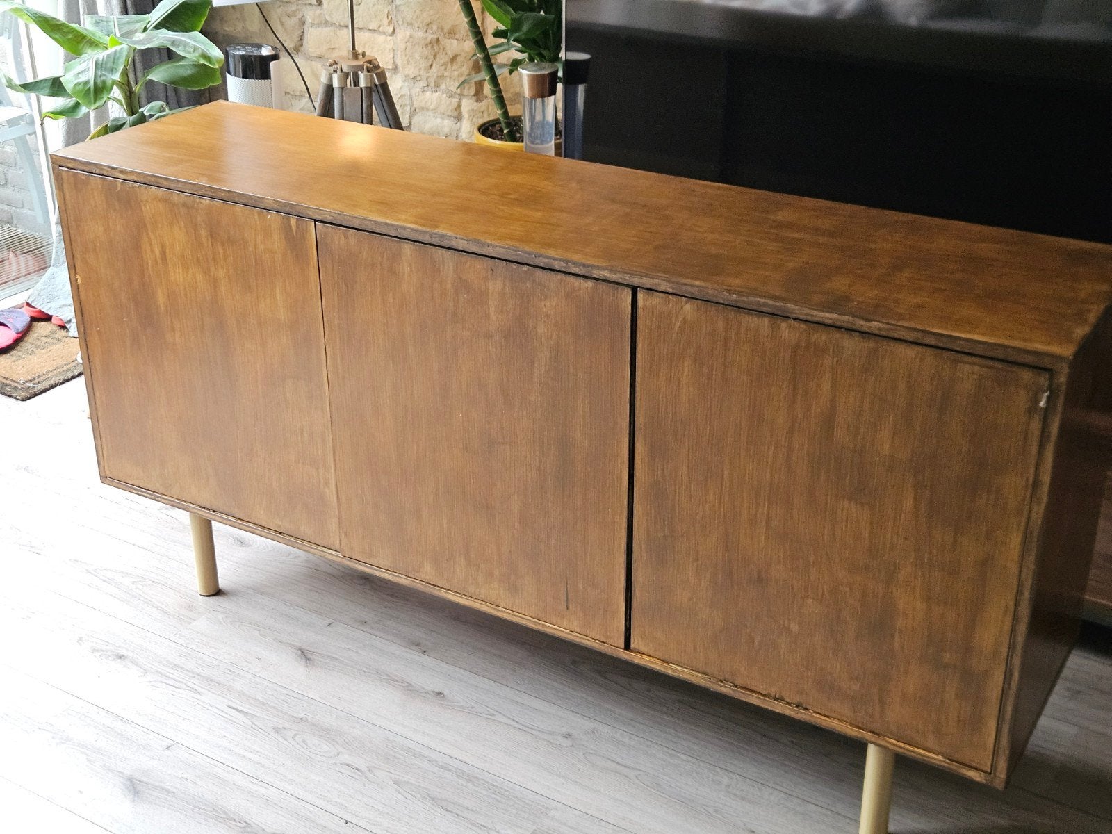 Dressoir - walnoot kleur, scandinavisch, Huis en Inrichting, Kasten | Dressoirs, Gebruikt, 100 tot 150 cm, Japandi, Rustiek, Mid Century Modern