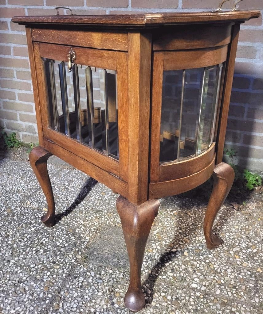 Mooi theemeubel met dienblad, Ophalen