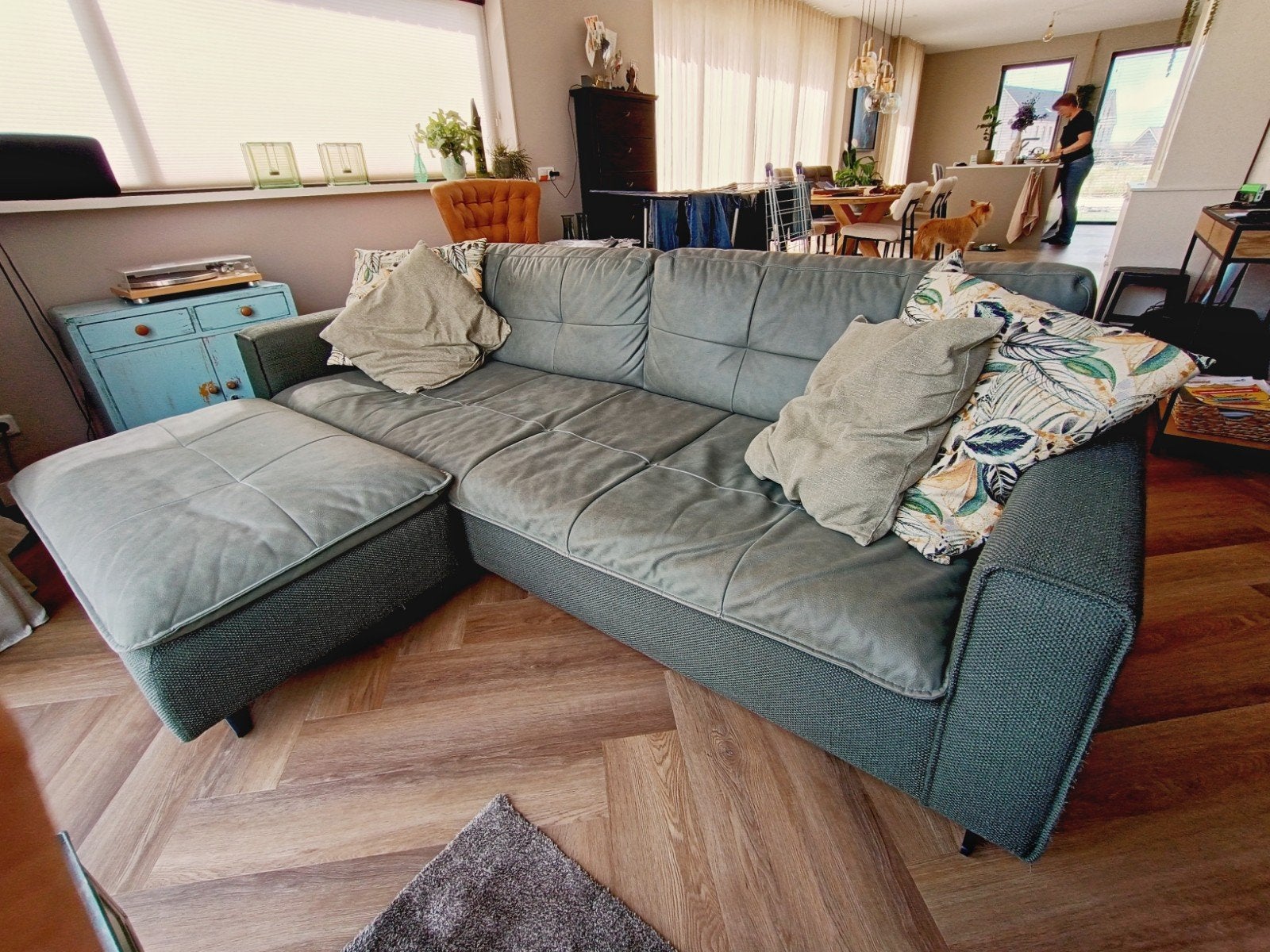 Mooie Xooon bank met hocker, gekocht in 2021, Ophalen, 75 tot 100 cm, 200 tot 250 cm