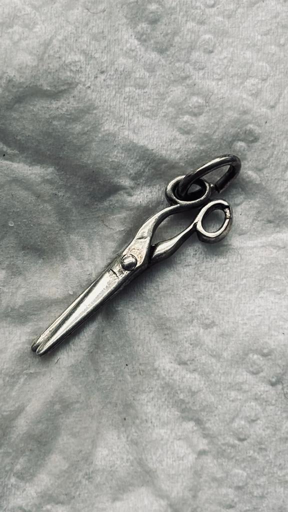 Zilveren Coupeuse/Naai schaar hanger, Overige voorstellingen, Ophalen of Verzenden, Zo goed als nieuw, Zilver