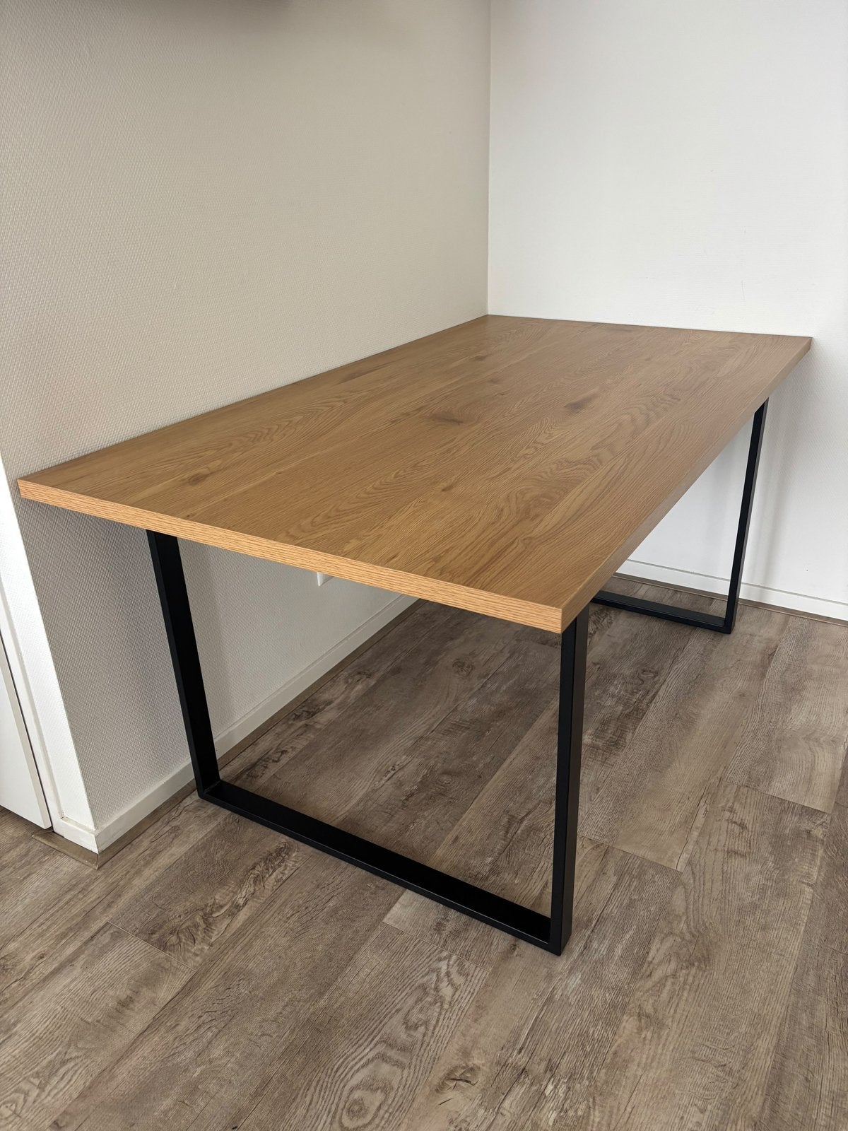 Houten tafel met stalen frame - Zeer goede staat, Ophalen, 50 tot 100 cm, Zo goed als nieuw, Vijf personen of meer