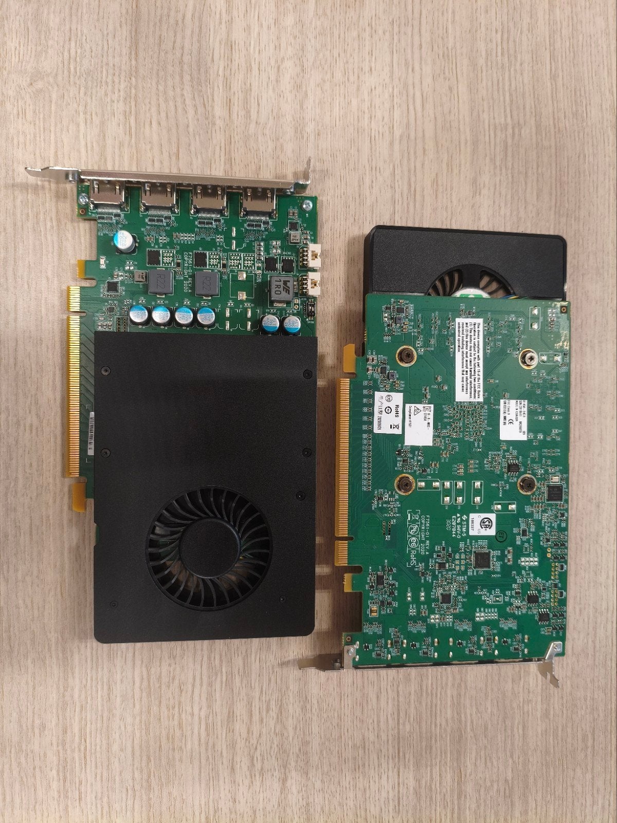Matrox D1450 quad HDMI grafische kaart 4x4k hdmi aansluiting, Computers en Software, PCI-Express 3, Gebruikt, HDMI, Ophalen of Verzenden