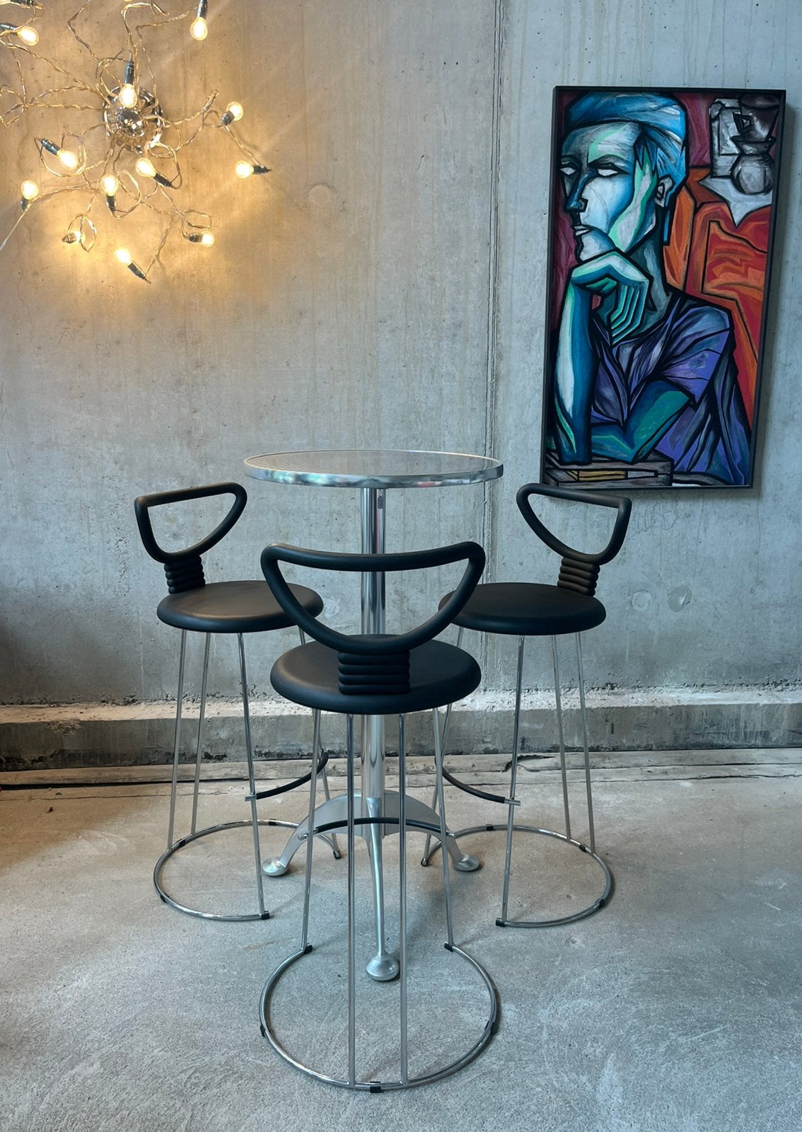 Hoge chromen bartafel met 3 design barkrukken., Ophalen, Met voetsteun, 60 tot 90 cm, Zo goed als nieuw