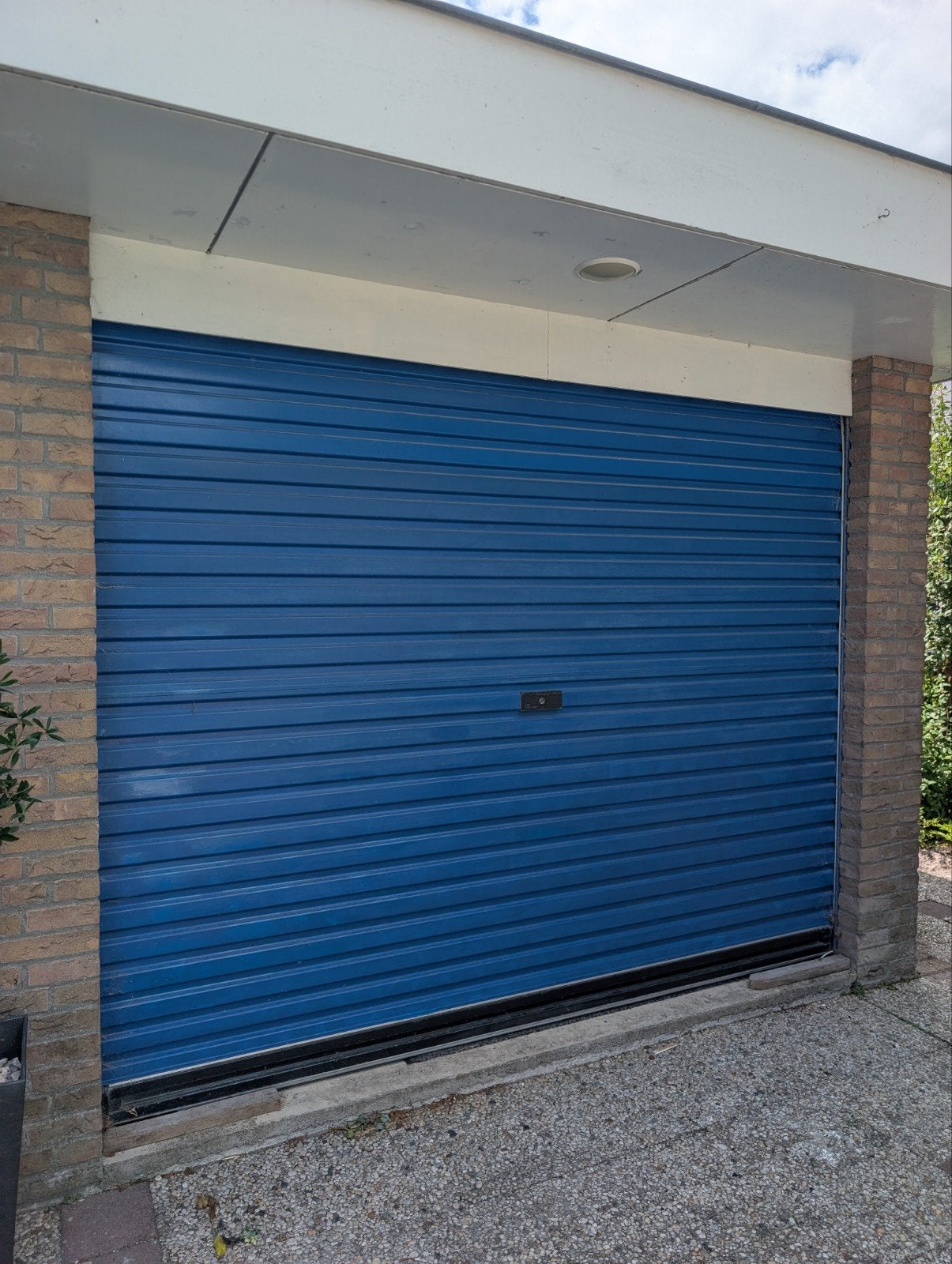 Gratis garagedeur - 253x205 cm (buitenmaten), Doe-het-zelf en Verbouw, Ophalen, Gebruikt, 120 cm of meer, Garagedeur
