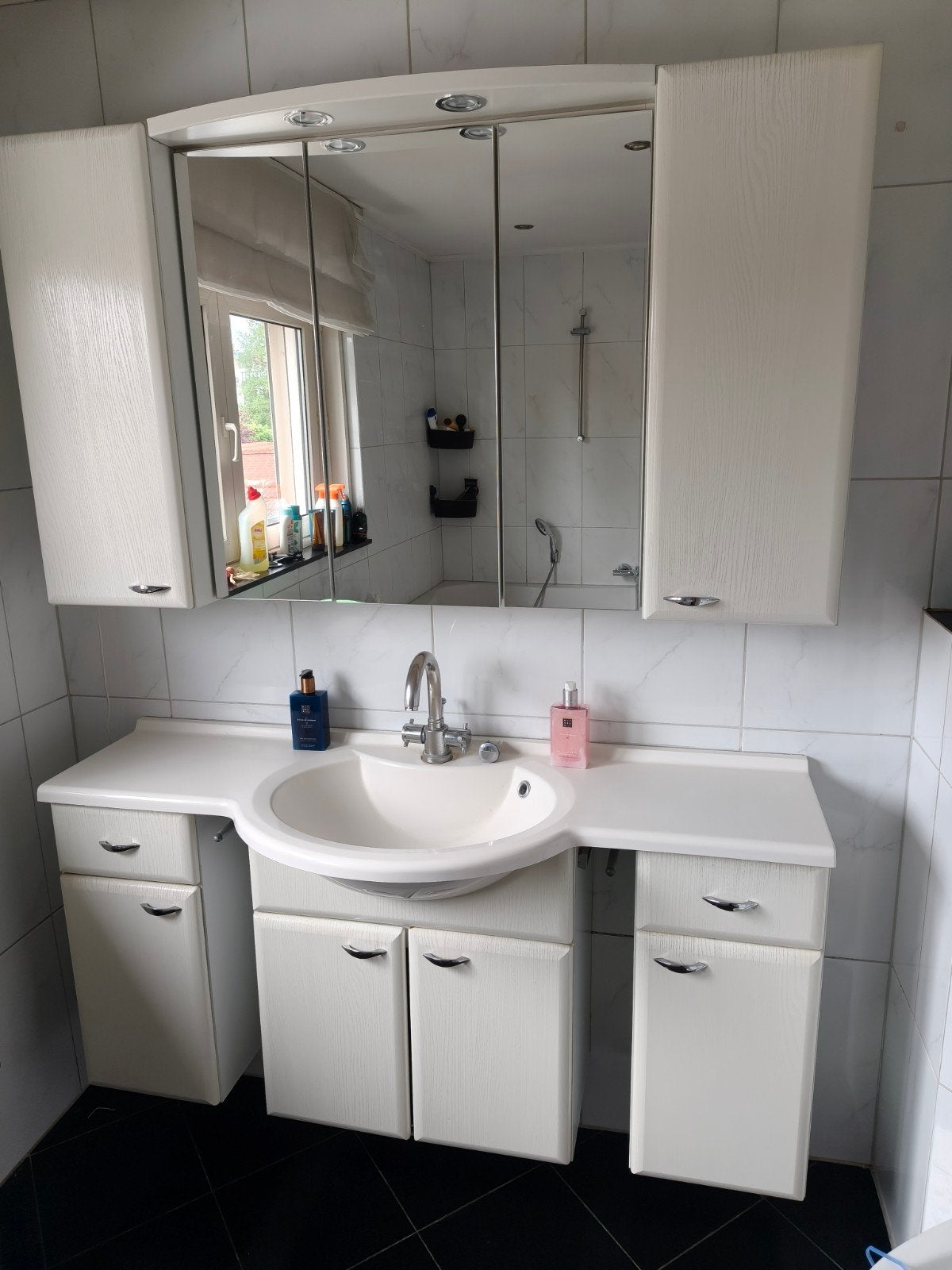 Gratis af te halen: Badkamermeubel met spiegelkast en wasbak, Gebruikt, Minder dan 100 cm, 25 tot 50 cm, 50 tot 100 cm