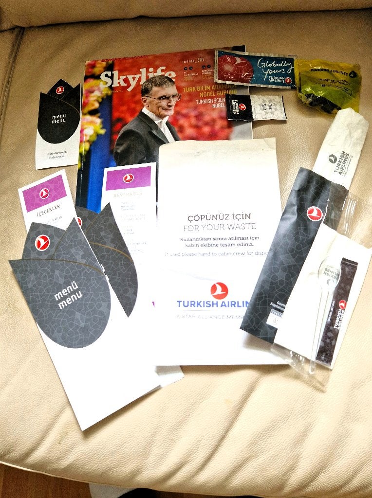 Turkish Airlines set: inflight magazine, menu, koptelefoon, Ophalen of Verzenden, Zo goed als nieuw, Overige typen