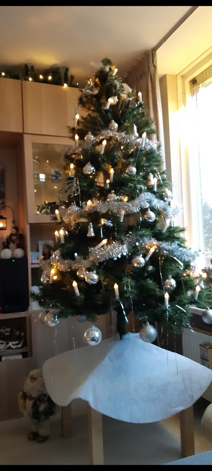 kerstboom inclusief verlichting en zilveren ballen e.d, Diversen, Ophalen, Zo goed als nieuw