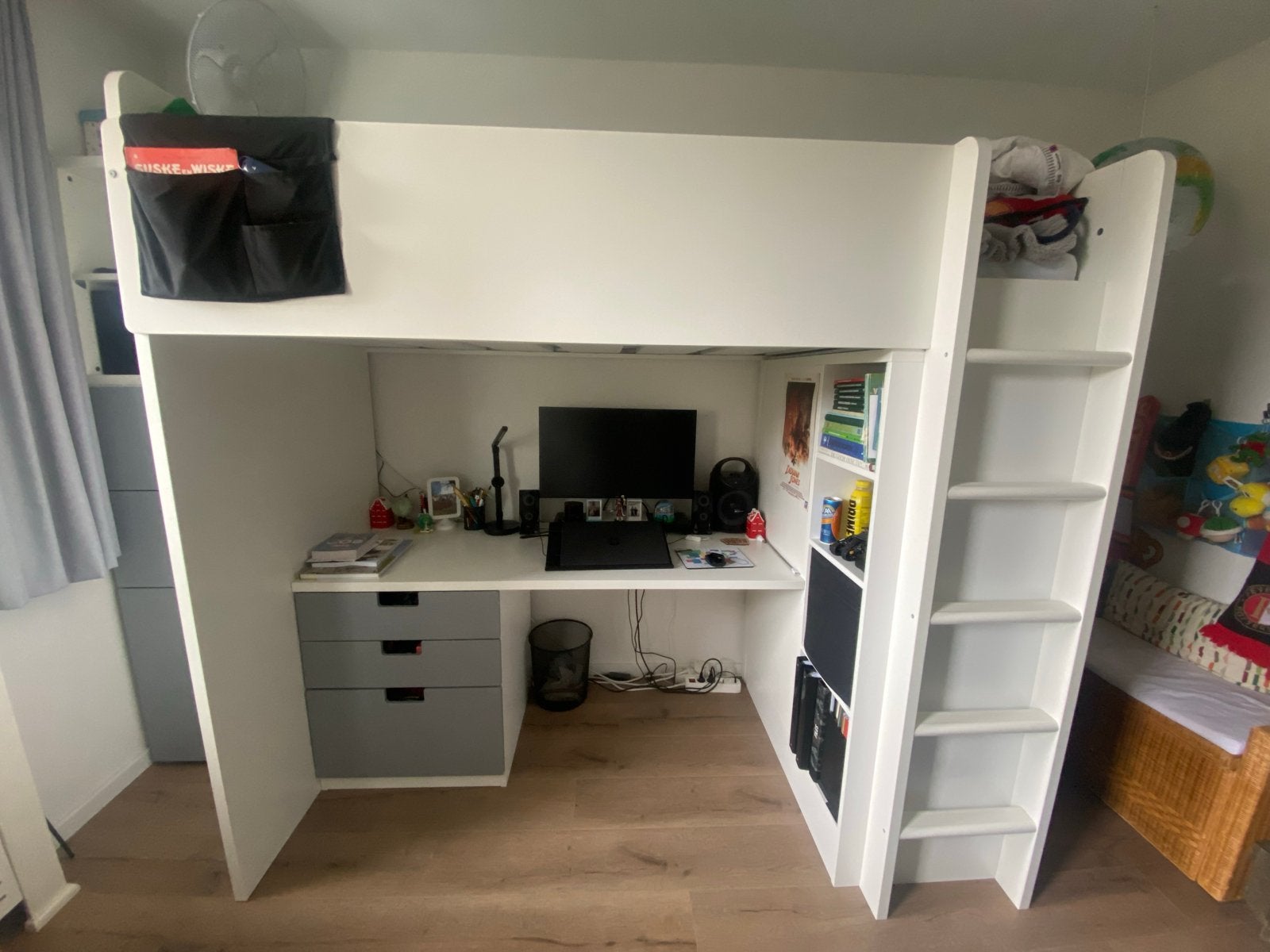 Hoogslaper met bureau, kast en opbergruimte, Huis en Inrichting, Ophalen, Eenpersoons, Zo goed als nieuw, 200 cm
