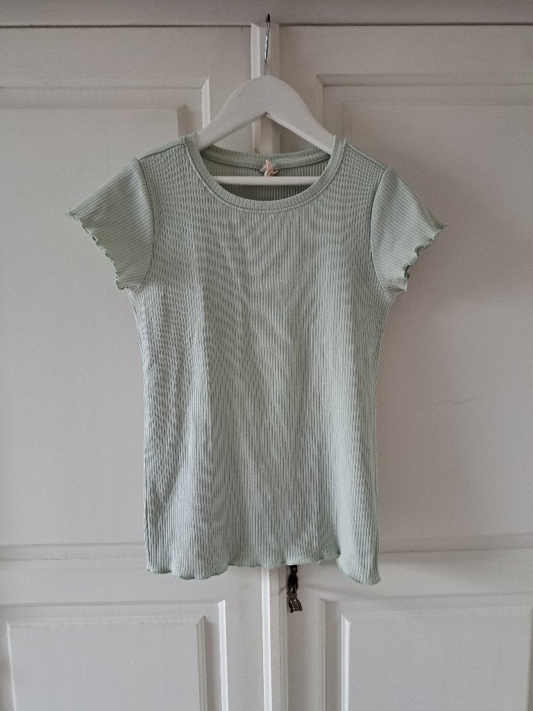 ribbel t-shirt (Hema) 146/152, Meisje, Ophalen of Verzenden, Zo goed als nieuw, Shirt of Longsleeve