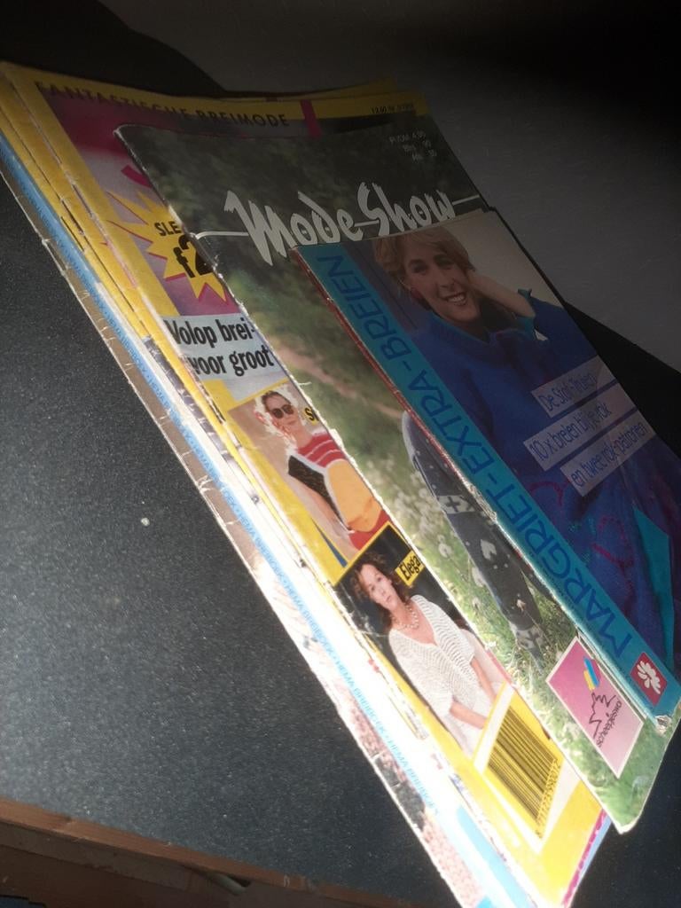 Vintage Breiboeken en Tijdschriften - Jaren '80 Mode, Boeken, Ophalen of Verzenden, Gelezen, Damesbladen