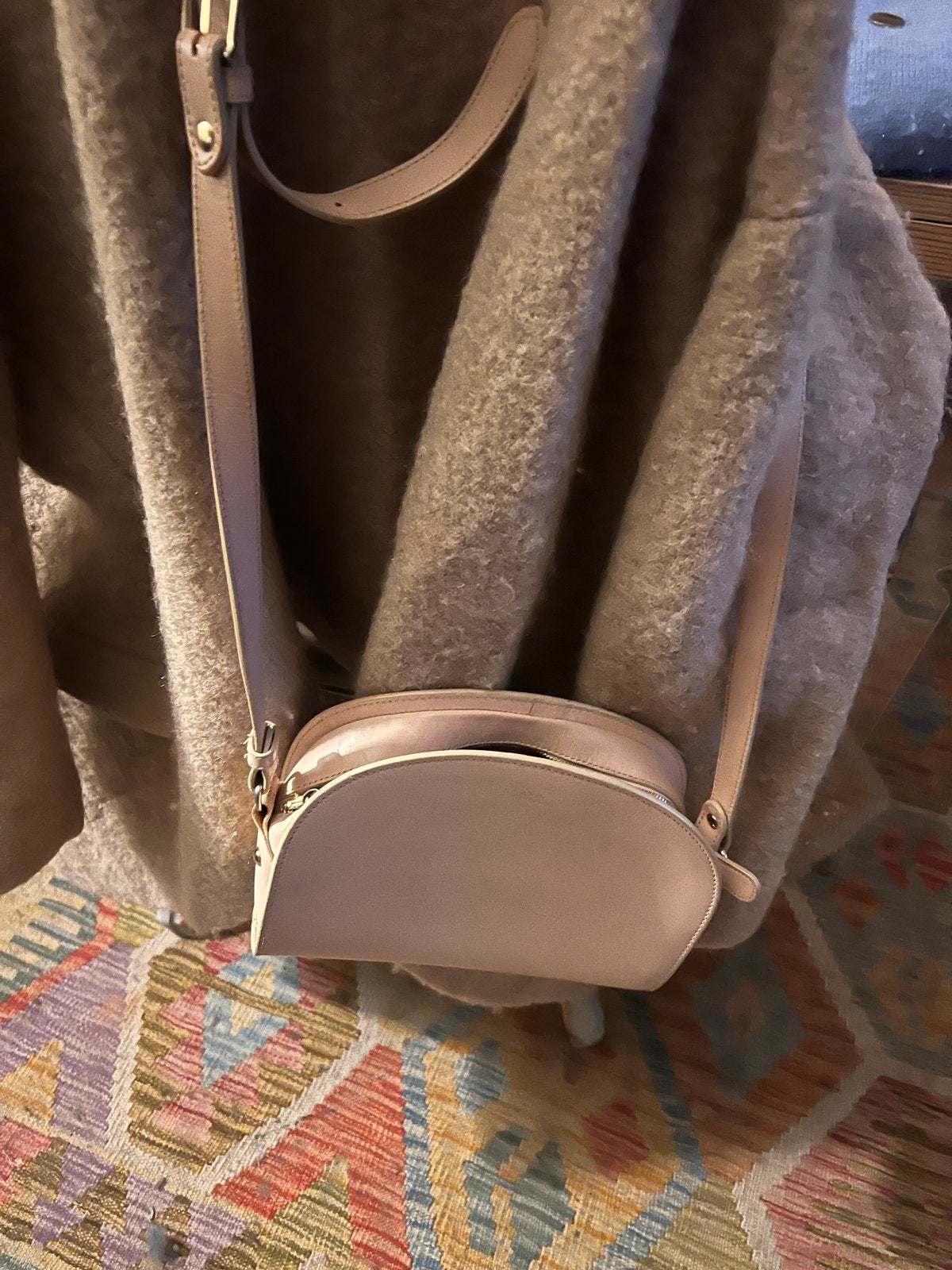 A.P.C. Demi-Lune Schoudertasje, Ophalen of Verzenden, Gebruikt, Beige, Schoudertasje