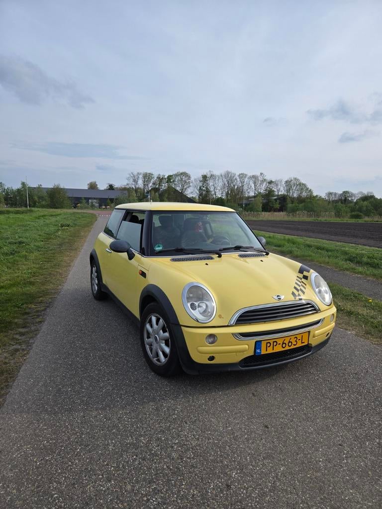 Inruil koopje minicooper one 1.6, Auto's, Voorwielaandrijving, 745 kg, 15 km/l, 1800 kg