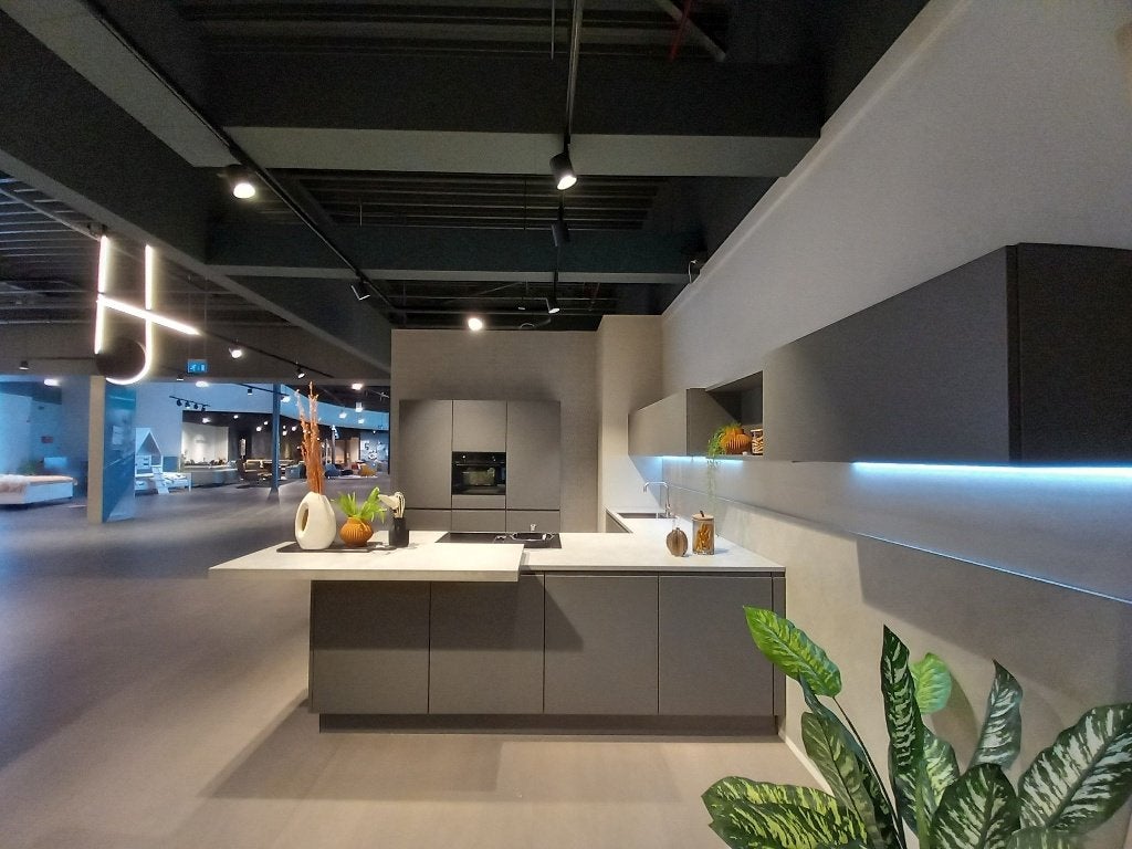 Nolte Showroom keuken met schiereiland KB04, Huis en Inrichting, Keuken | Complete keukens, Ophalen, Overige typen, Zo goed als nieuw