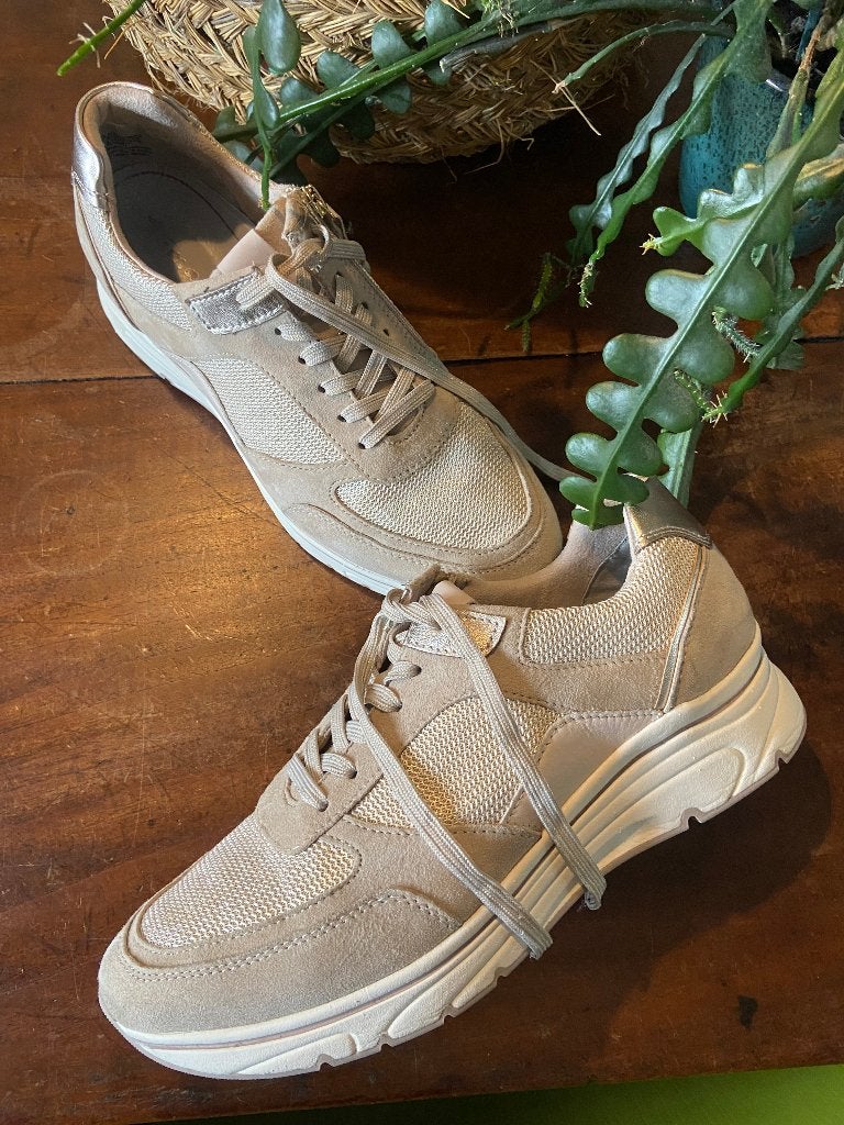 Aparte beige goud metalic leren sneakers Tamaris mt 41 izgst, Tamaris, Beige, Ophalen of Verzenden, Sneakers of Gympen