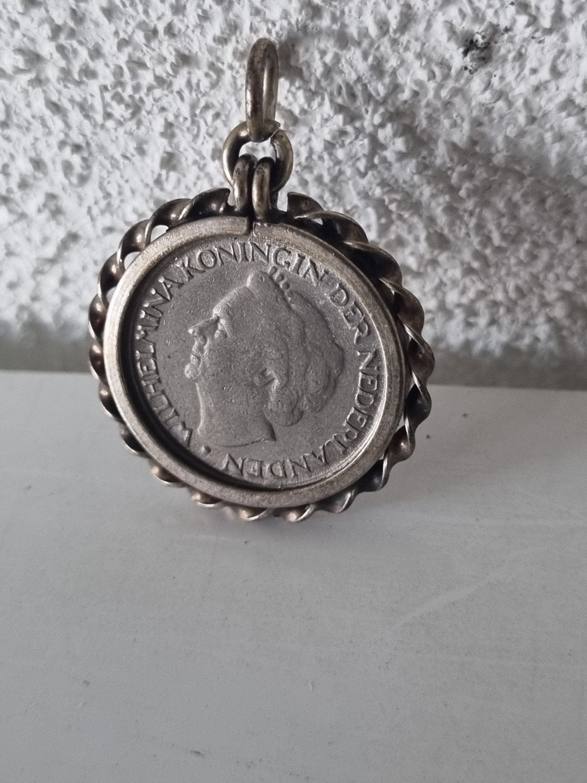 Vintage Zilveren Hanger met Wilhelmina Kwartje (1948), Gebruikt, Ophalen of Verzenden, Kleiner dan 17, Dame of Heer