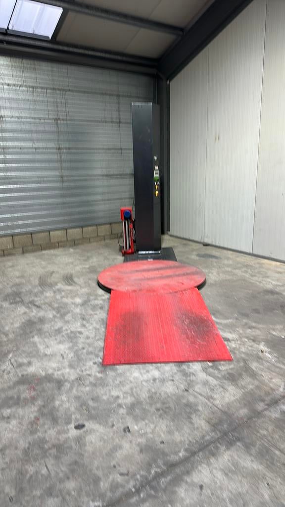 Palletwikkelaars, Ophalen