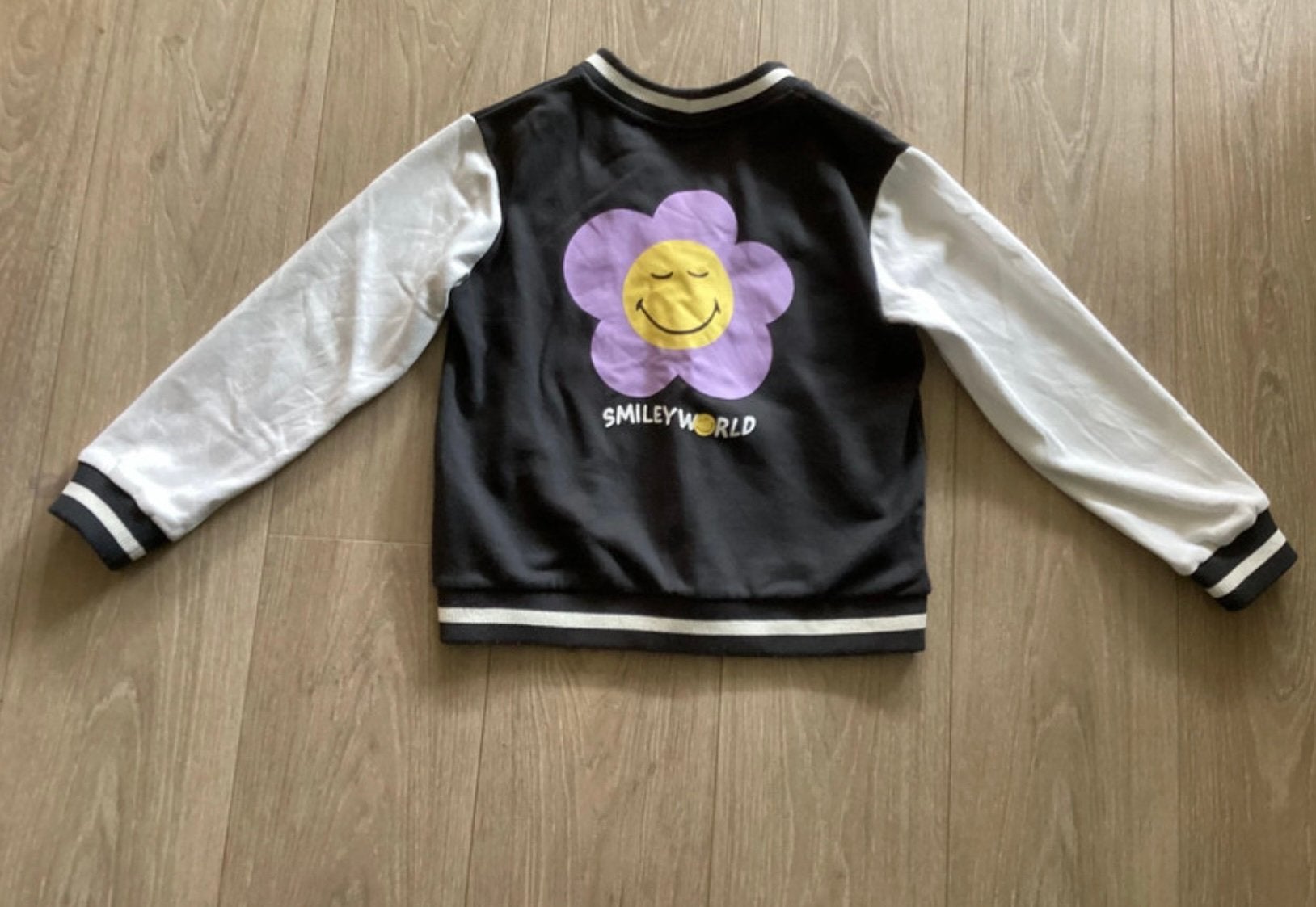 Leuk vest H&M Smileyworld baseball vest knopen maat 134-140, Kinderen en Baby's, Ophalen of Verzenden, Gebruikt, Meisje, Trui of Vest