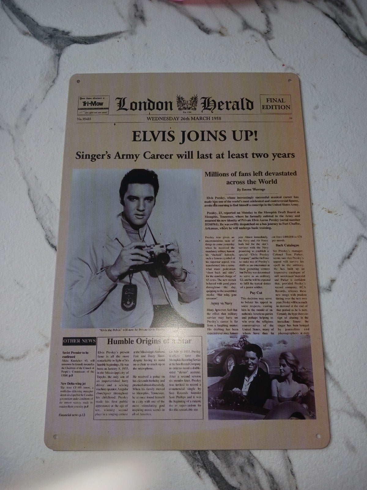 London Herald - Elvis Joins Up! (1958) - Metalen Plaat, Verzamelen, Ophalen of Verzenden, 1940 tot 1960, Buitenland, Krant