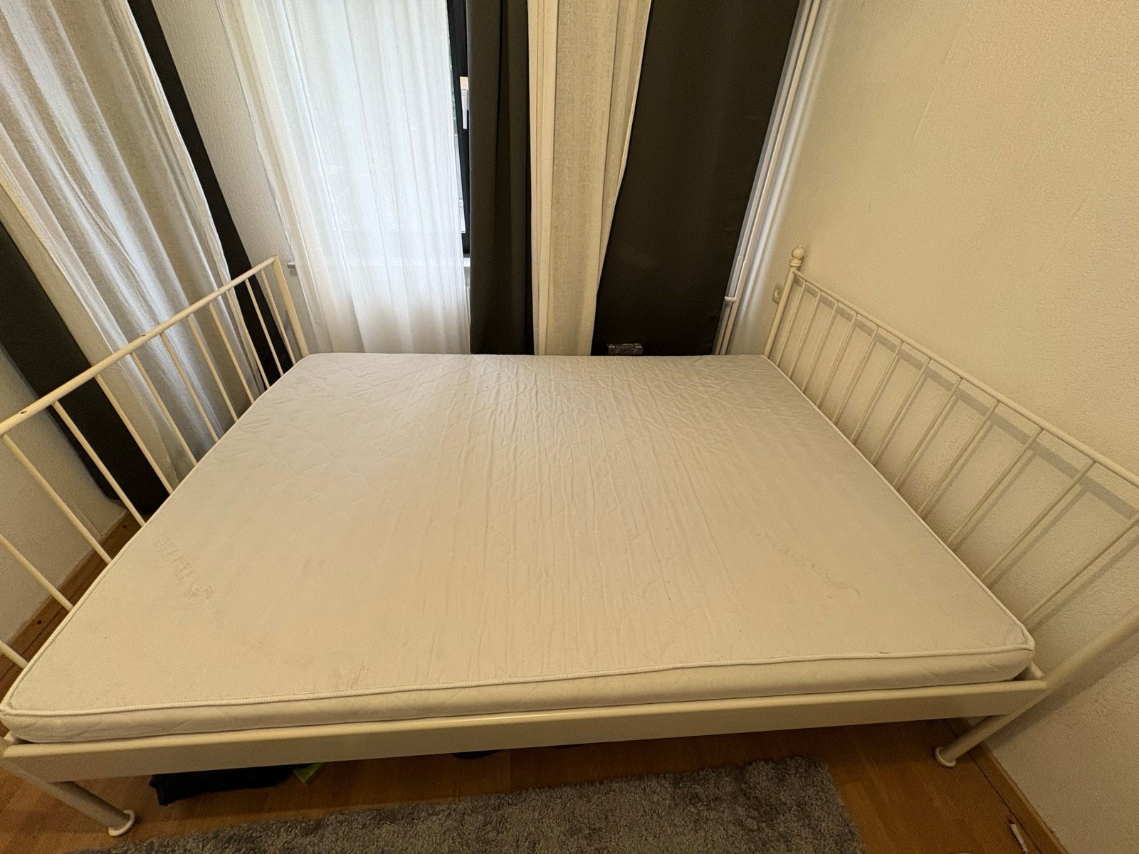 Tweepersoonsbed met lattenbodem en matras, Ophalen, Gebruikt, Wit, Tweepersoons