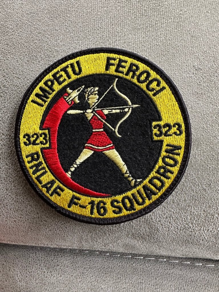 323 Sqn patch, Ophalen of Verzenden, Gebruikt, Patch, Badge of Embleem