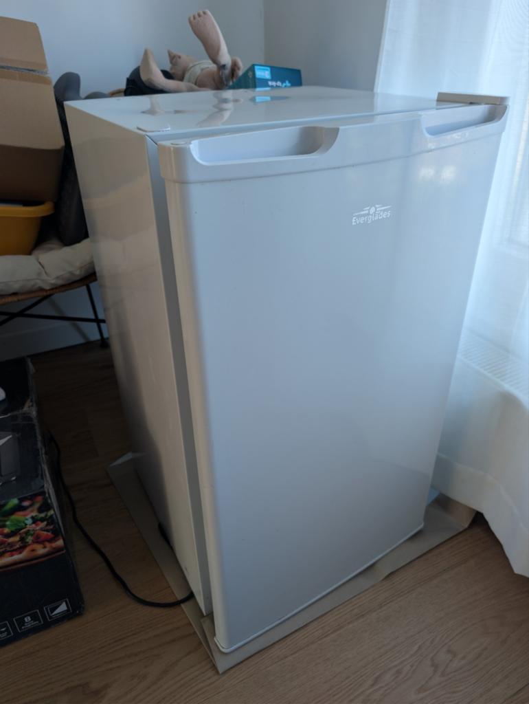 Everglades Koelkast met vriesvak - 96L (fridge/freezer 96L), Ophalen, Gebruikt, 45 tot 60 cm, Met vriesvak