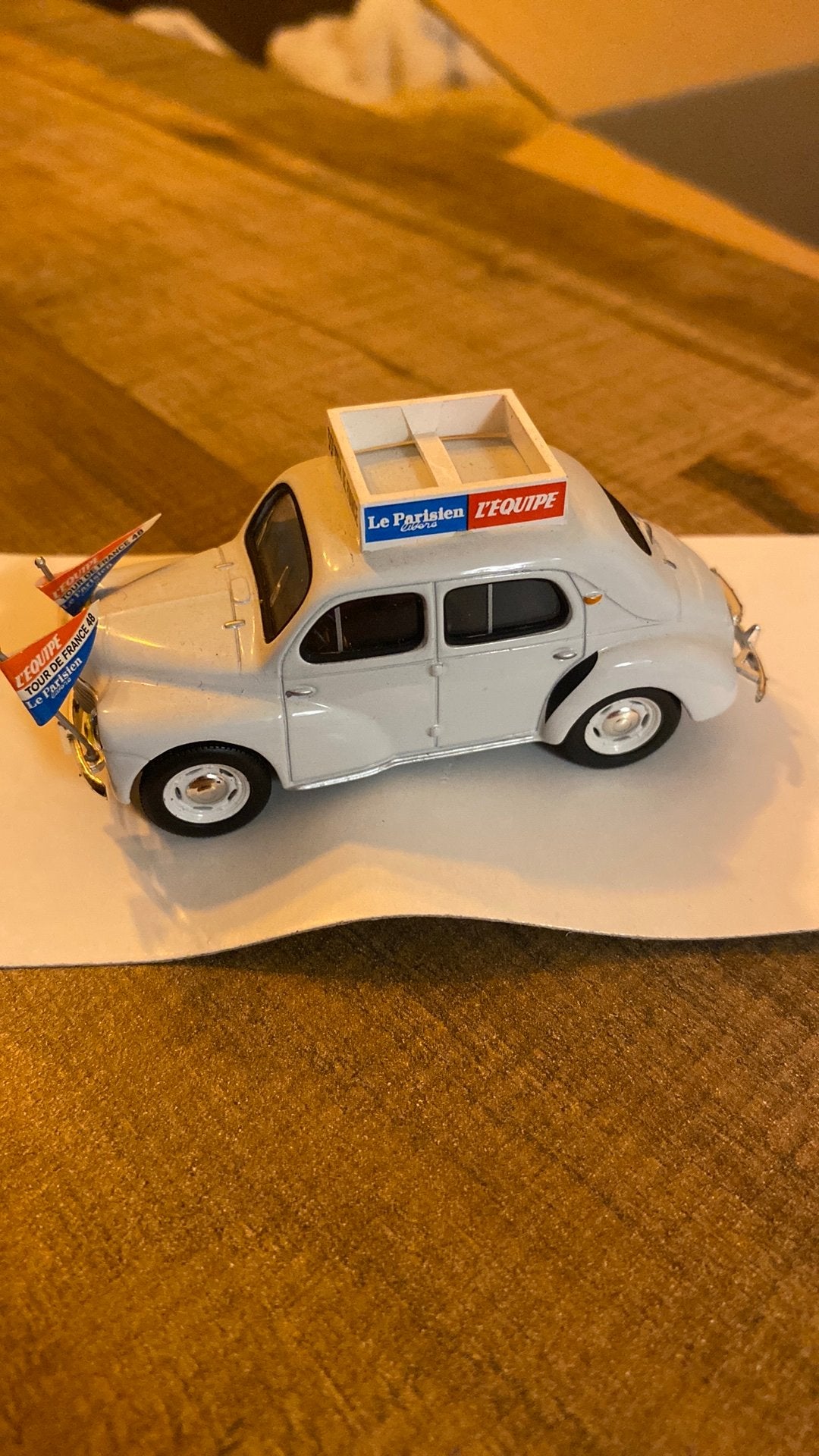 RENAULT 4CV "L'EQUIPE" DE 1948 TOUR DE FRANCE, Ophalen of Verzenden, Zo goed als nieuw, Auto, Norev