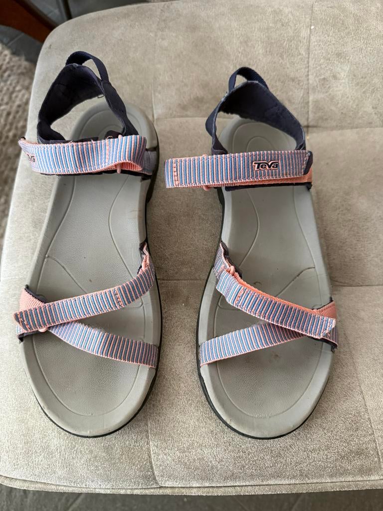 Teva sandalen maat 39, Ophalen of Verzenden, Zo goed als nieuw, Overige kleuren, Sandalen of Muiltjes