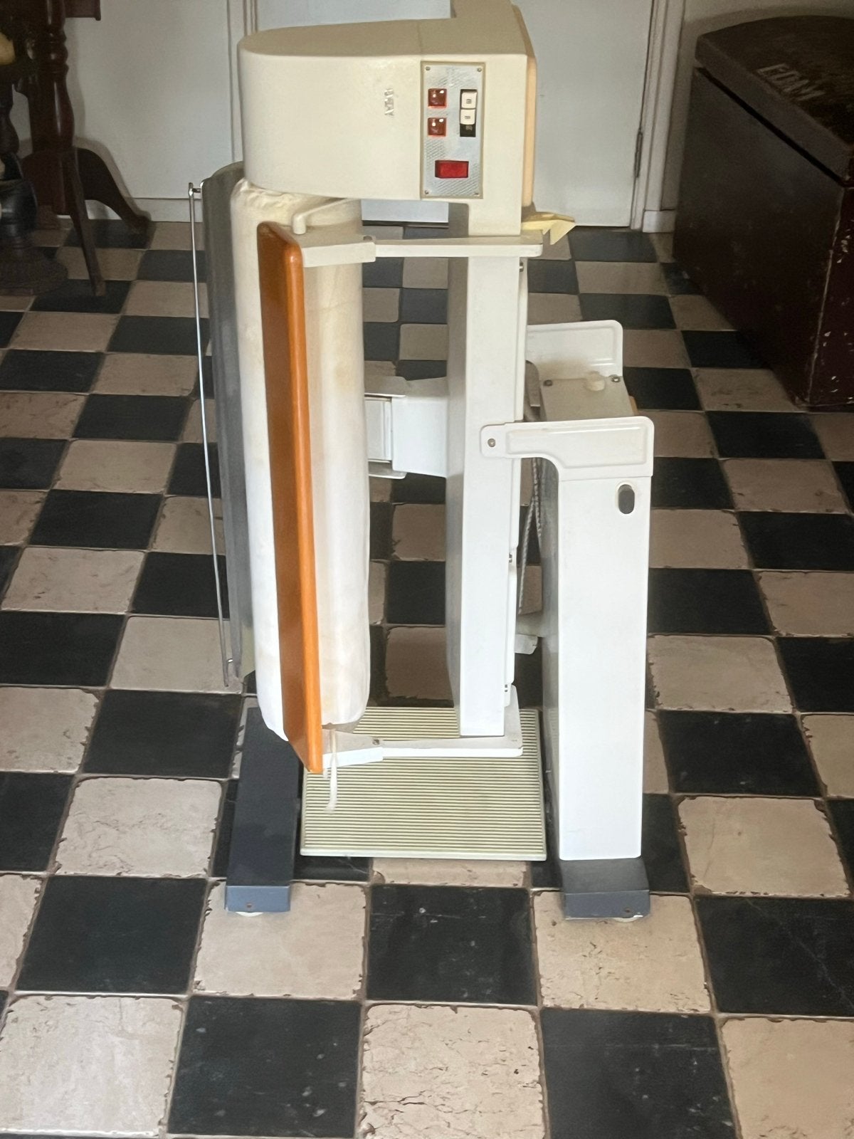 AEG STB Strijkrolmachine - Perfect voor grote was, Witgoed en Apparatuur, Ophalen of Verzenden, Gebruikt, Strijkijzer met snoer
