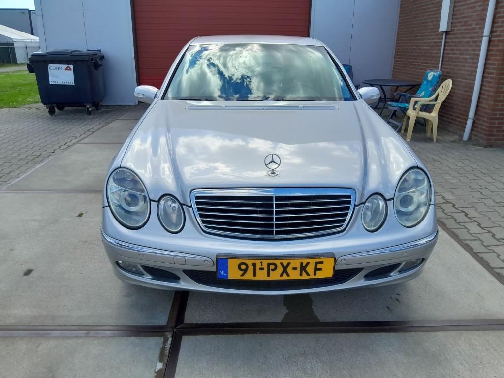Mercedes-Benz E-Klasse 3.2 CDI E280 Sedan AUT 2005 Grijs, Auto's, Automaat, Achterwielaandrijving, Zwart, Navigatiesysteem