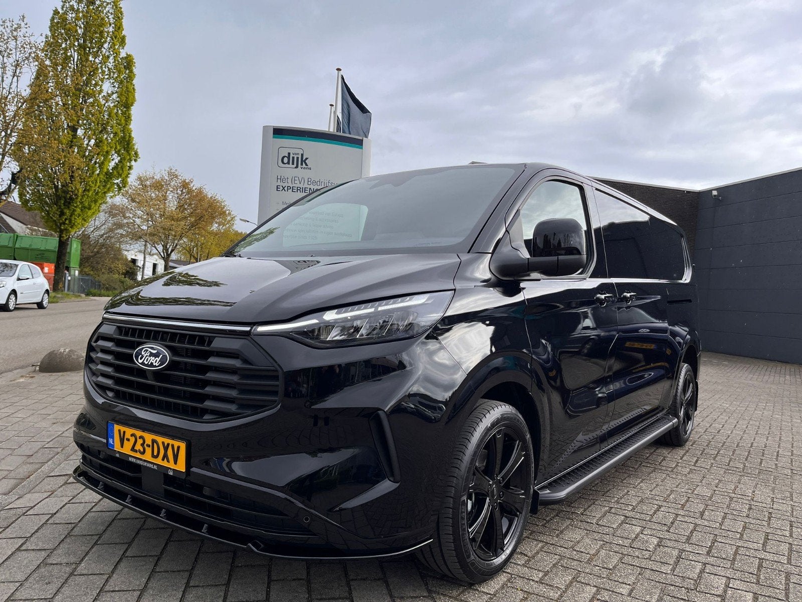 Ford Transit Custom Limited 170pk Sport AUT. NAP, Automaat, Euro 6, 2500 kg, Zwart