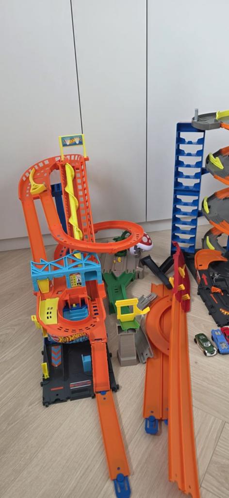 Complete Hot Wheels set met Mega Garage en extra's!, Ophalen, Hot Wheels, Handmatig, Met looping