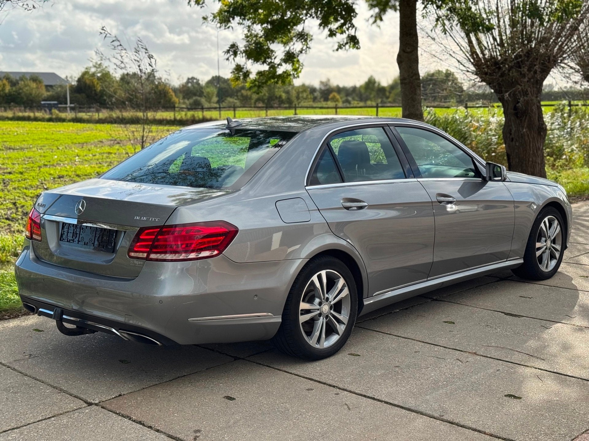 Mercedes-Benz E-klasse 220 d BlueTEC EURO6 ENGINE NOT GOOD, Auto's, Automaat, Dealer onderhouden, Achterwielaandrijving, Gebruikt