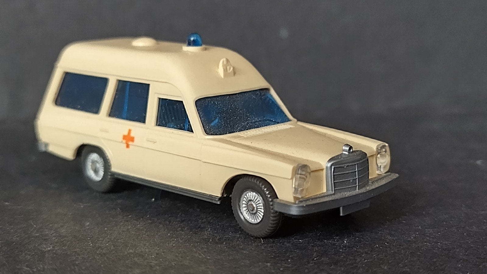 Mercedes Benz w114 ambulance 1:87 H0 Wiking Pol, Auto, Verzenden, Wiking, M