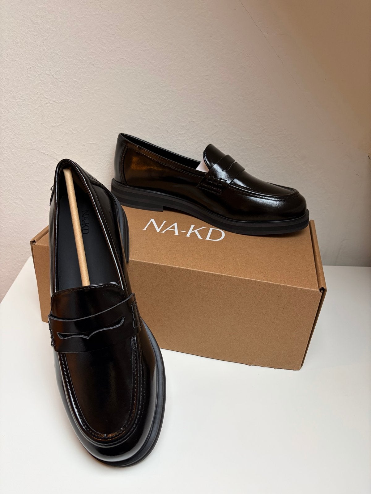 NA-KD Chunky Loafers - Nieuw in doos, maat 40, Ophalen of Verzenden, Nieuw, Zwart, Instappers