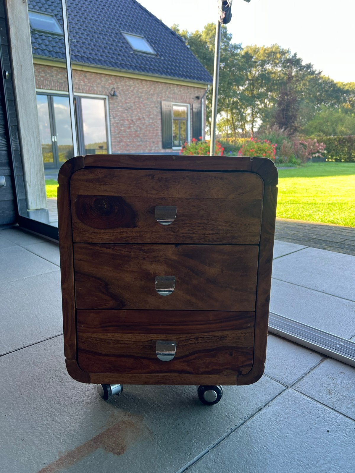 Verrijdbaar nachtkastje van hout met 3 lades, Huis en Inrichting, Ophalen, Gebruikt, Minder dan 45 cm, Minder dan 55 cm